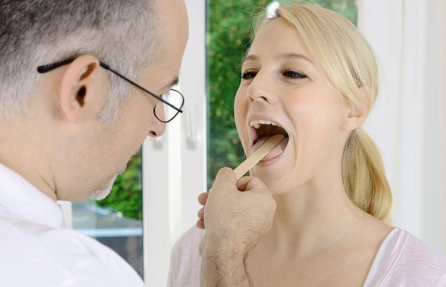 Rachenentzündung: Wichtige Gründe, um einen HNO-Arzt aufzusuchen.