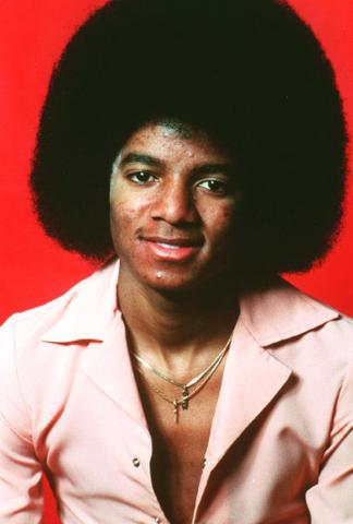 Michael Jacksons Hautbleiche durch Vitiligo bestätigt - kein Vorwand für Schönheitsoperationen Michael Jacksons Hautbleiche durch Vitiligo bestätigt - kein Vorwand für Schönheitsoperationen