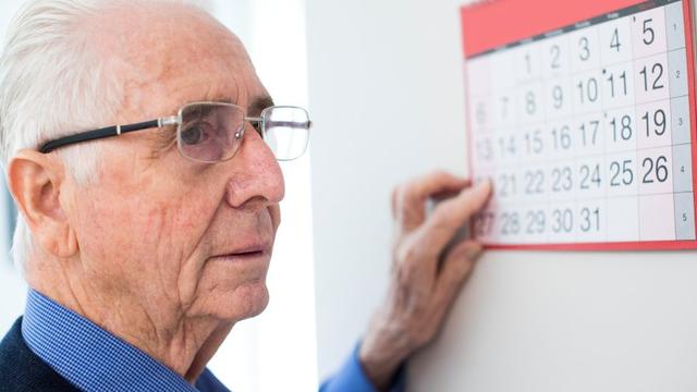 Warum wird die Rente erst am Monatsende gezahlt? Die Agenda 2010 und ihre Auswirkungen Warum wird die Rente erst am Monatsende gezahlt? Die Agenda 2010 und ihre Auswirkungen