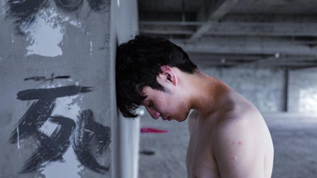 Warum ritzt sich meine Freundin? Ursachen und Lösungsansätze