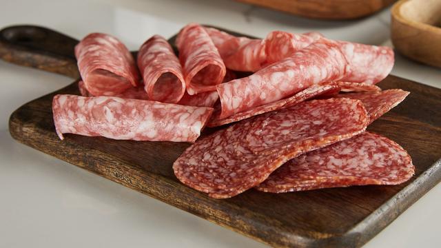 Schwangere sollten auf Salami verzichten: Das Infektionsrisiko erklärt Schwangere sollten auf Salami verzichten: Das Infektionsrisiko erklärt