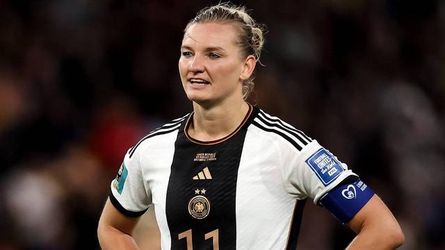 Alexandra Popp lässt DFB-Zukunft nach WM-Aus vorerst offen: Warum spielt sie nicht? Alexandra Popp lässt DFB-Zukunft nach WM-Aus vorerst offen: Warum spielt sie nicht?