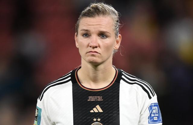 Nach dem frühen WM-Aus: Warum spielt Alexandra Popp nicht mehr für die Nationalmannschaft? Nach dem frühen WM-Aus: Warum spielt Alexandra Popp nicht mehr für die Nationalmannschaft?