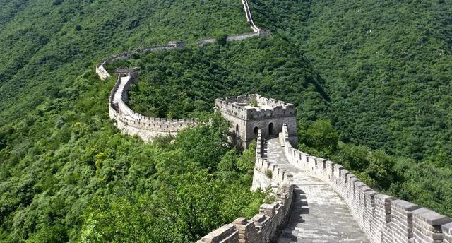 Die Funktionen der Chinesischen Mauer: Verteidigung, Überwachung und Handelsschutz Die Funktionen der Chinesischen Mauer: Verteidigung, Überwachung und Handelsschutz