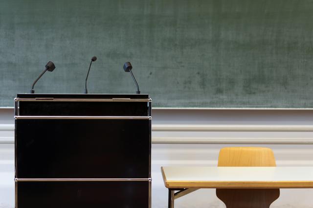 Wann spricht man von einem Professor im Ruhestand? Wann spricht man von einem Professor im Ruhestand?