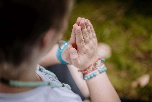 Anjali Mudra: Die Gestik hinter dem Gruß Namasté Anjali Mudra: Die Gestik hinter dem Gruß Namasté