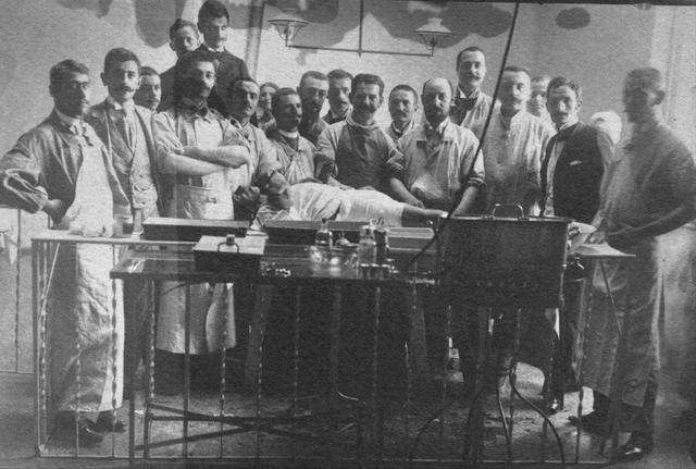 Der mutige Selbstversuch: Nicolae Minovicis Suche nach Antworten zum Thema Erhängen Der mutige Selbstversuch: Nicolae Minovicis Suche nach Antworten zum Thema Erhängen