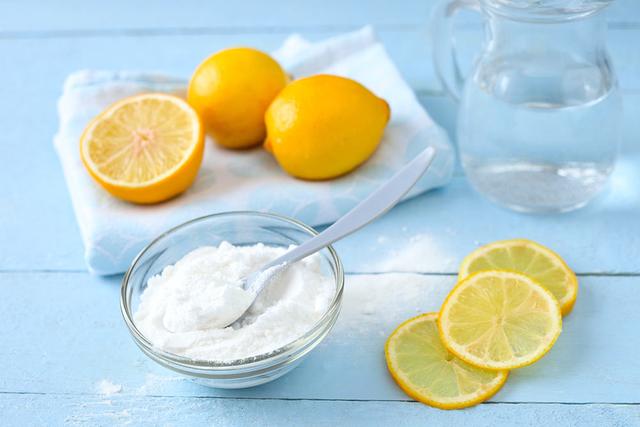 Wie man das Schwitzen unter den Achseln reduzieren kann Wie man das Schwitzen unter den Achseln reduzieren kann