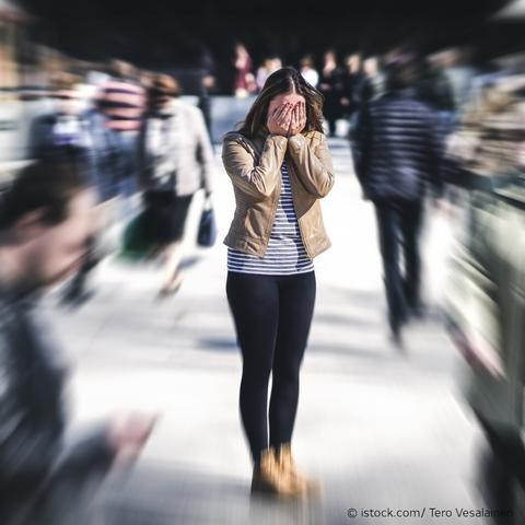 Agoraphobie: Was ist das und wie äußert sich die Angst vor öffentlichen Plätzen?
