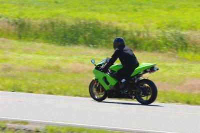 Leichtkraftrad oder Motorrad? Unterschiede und Gemeinsamkeiten erklärt Leichtkraftrad oder Motorrad? Unterschiede und Gemeinsamkeiten erklärt