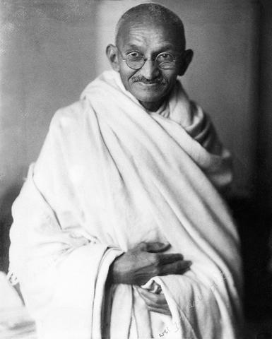 4. Der gewaltlose Widerstand von Mahatma Gandhi und seine Bedeutung für den Pazifismus 4. Der gewaltlose Widerstand von Mahatma Gandhi und seine Bedeutung für den Pazifismus