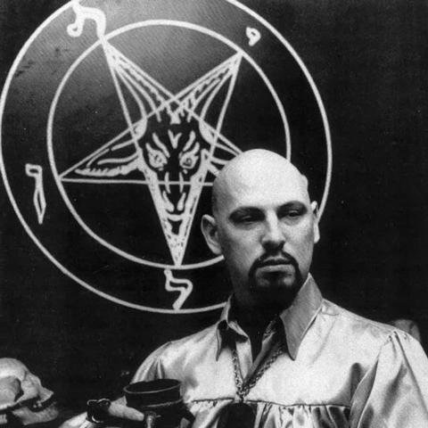 Die Vielfalt des Satanismus: Esoterik, Symbolik und provokative Kunst Die Vielfalt des Satanismus: Esoterik, Symbolik und provokative Kunst