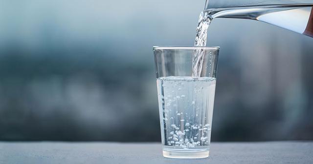 Welche Rolle spielt Tafelwasser für die Mineralstoffversorgung? Welche Rolle spielt Tafelwasser für die Mineralstoffversorgung?