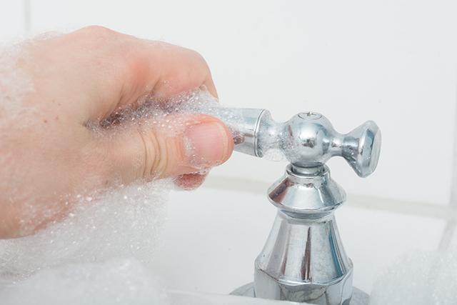 Von Luxus zu Luxusgut: Warum eine Badewanne voll warmem Wasser teuer werden kann Von Luxus zu Luxusgut: Warum eine Badewanne voll warmem Wasser teuer werden kann