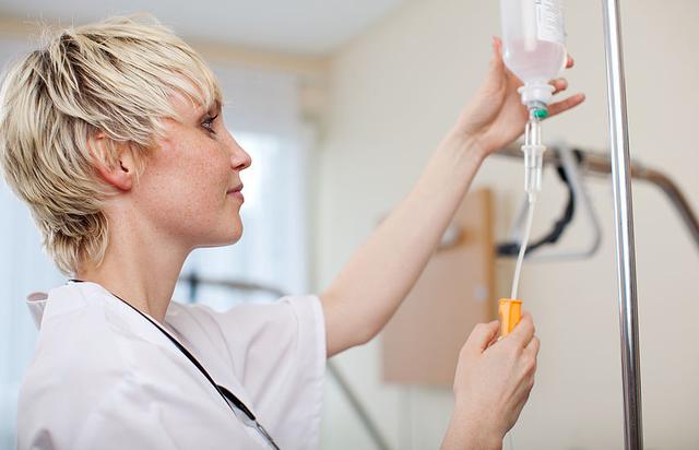 Wie viel kostet eine Chemotherapie? Ein Überblick Wie viel kostet eine Chemotherapie? Ein Überblick