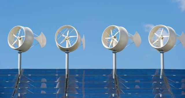 Kombination von Solar- und Kleinwindkraftanlage: Vor- und Nachteile Kombination von Solar- und Kleinwindkraftanlage: Vor- und Nachteile