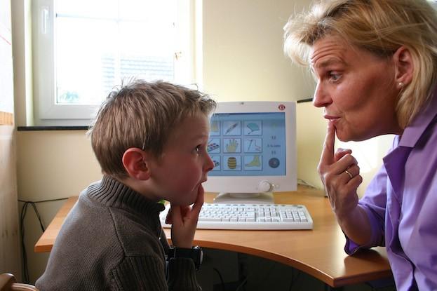 Wie unterstützt ein Logopäde Menschen mit Sprachproblemen? Wie unterstützt ein Logopäde Menschen mit Sprachproblemen?