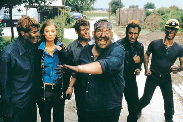 Streamen Sie den Film "Was nicht passt, wird passend gemacht" hier Streamen Sie den Film "Was nicht passt, wird passend gemacht" hier