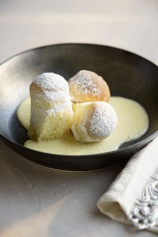 Von Powidl bis Vanillesauce: Die vielfältigen Füllungen für Buchteln Von Powidl bis Vanillesauce: Die vielfältigen Füllungen für Buchteln