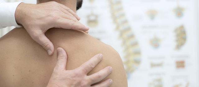 Physiotherapie und andere Maßnahmen zur Behandlung eines eingeklemmten Nervs im Rücken Physiotherapie und andere Maßnahmen zur Behandlung eines eingeklemmten Nervs im Rücken