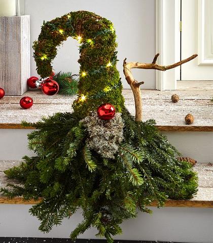 Kreative Dekoidee: Weihnachtliche Wichtel aus Naturmaterialien selbst gestalten