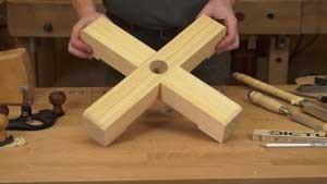 Weihnachtsbaumständer selber machen: Wichtige Faktoren für einen sicheren Halt