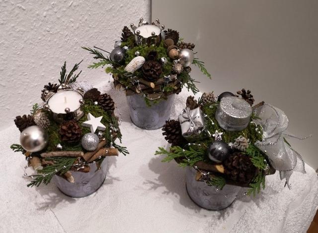 Weihnachtsgestecke selber machen: Tipps für die perfekte Deko Weihnachtsgestecke selber machen: Tipps für die perfekte Deko
