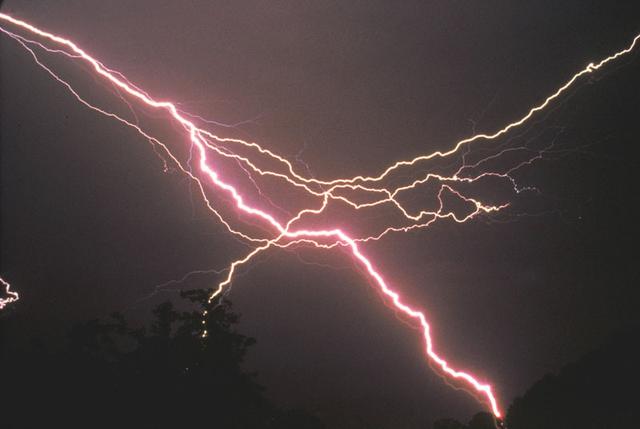 Ein Blitz vom Weihnachtshimmel: Eine rührende Geschichte aus Tirol Ein Blitz vom Weihnachtshimmel: Eine rührende Geschichte aus Tirol