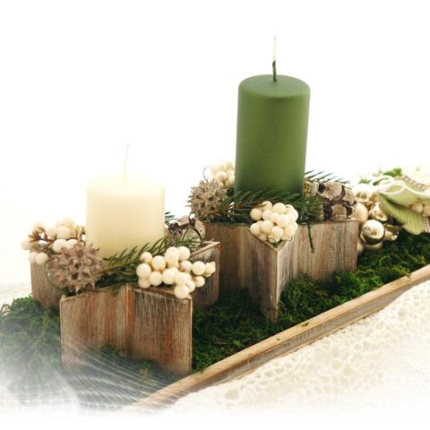 Kreativer Tischschmuck: Weihnachtliche Tischdeko mit Nadelzweigen selber machen