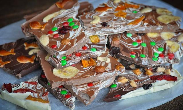 Verwöhne dich und deine Familie mit handgemachter Weihnachtsschokolade