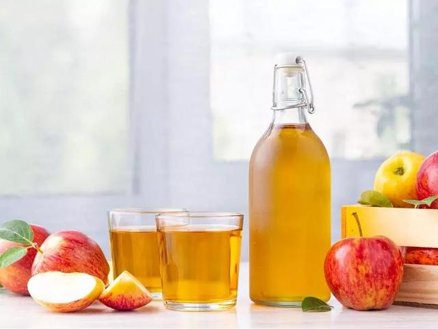 Omas Weinrezept: Schritt-für-Schritt-Anleitung zur eigenen Herstellung Omas Weinrezept: Schritt-für-Schritt-Anleitung zur eigenen Herstellung