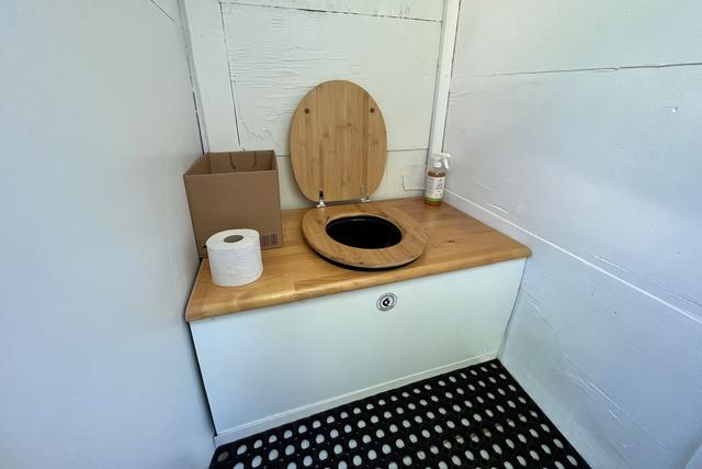 Trenntoilette selber bauen: Anleitung und wichtige Überlegungen Trenntoilette selber bauen: Anleitung und wichtige Überlegungen