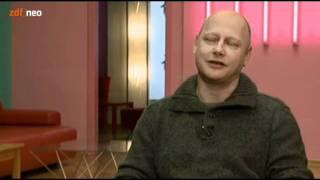 Die Bedeutung der Redewendung "Warum liegt hier Stroh?" und ihr Zusammenhang mit einer Maske Die Bedeutung der Redewendung "Warum liegt hier Stroh?" und ihr Zusammenhang mit einer Maske