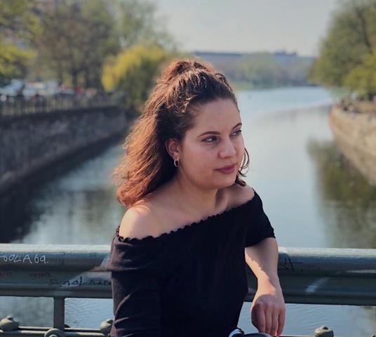 Die Bedeutung einer Maske in Bezug auf die Redewendung "Warum liegt hier Stroh?" Die Bedeutung einer Maske in Bezug auf die Redewendung "Warum liegt hier Stroh?"