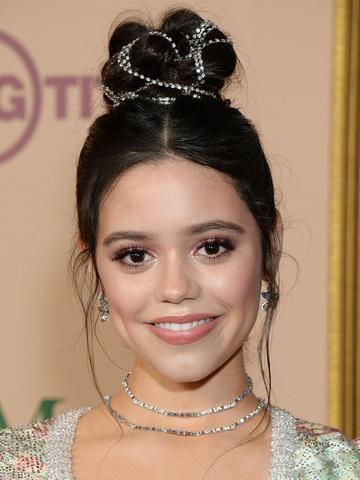Jenna Ortega: Erfahre mehr über ihre Körpergröße und andere interessante Details Jenna Ortega: Erfahre mehr über ihre Körpergröße und andere interessante Details