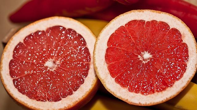 Leckere Ideen für den Genuss von Grapefruit: Vom pur essen bis zum Saft pressen