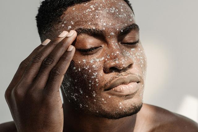 Milien selbst entfernen: Tipps zur sicheren Anwendung der Nadelmethode Milien selbst entfernen: Tipps zur sicheren Anwendung der Nadelmethode