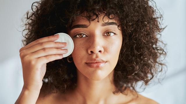 Selbstbehandlung von Milien mit einer Nadel: Was du wissen solltest Selbstbehandlung von Milien mit einer Nadel: Was du wissen solltest