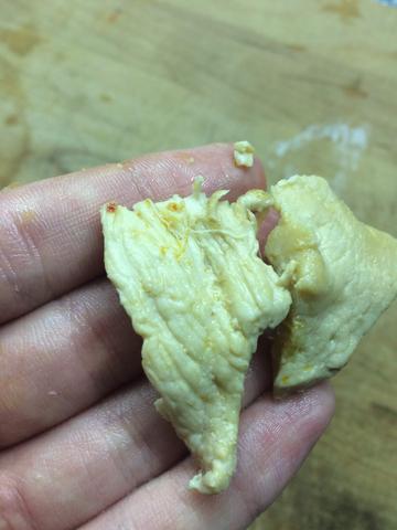 Verdorbenes Hähnchenfleisch: Anzeichen und Symptome erkennen