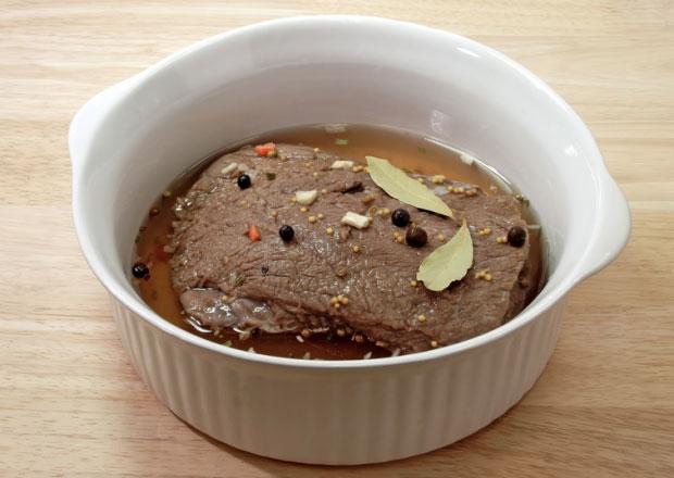 Wie lange kann man Sauerbraten marinieren, um das beste Ergebnis zu erzielen?