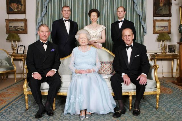 Queen Elizabeth: Die unterschiedliche Erziehung ihrer Kinder enthüllt Queen Elizabeth: Die unterschiedliche Erziehung ihrer Kinder enthüllt