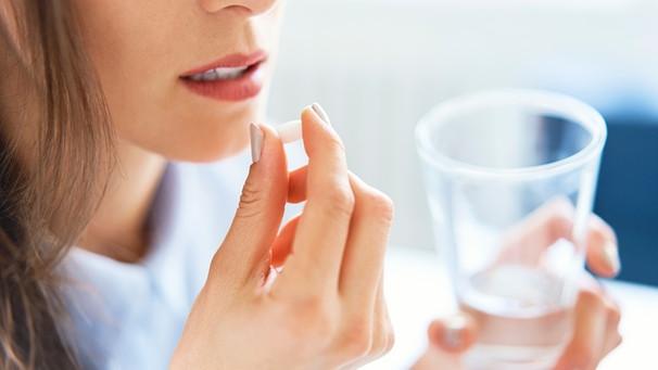 Wie viele Ibuprofen am Tag sind erlaubt? Dosierungsempfehlungen im Überblick Wie viele Ibuprofen am Tag sind erlaubt? Dosierungsempfehlungen im Überblick