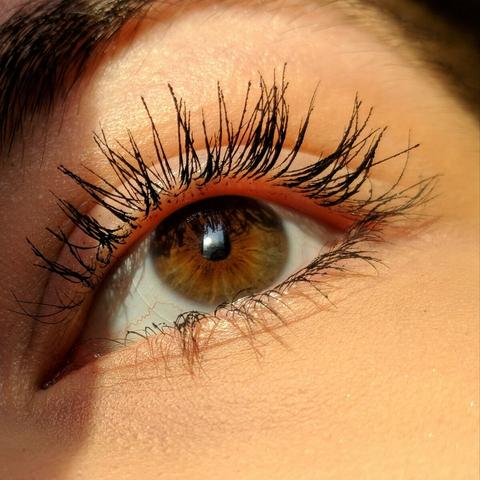 Natürlich schöne Wimpern: Hausmittel für ein DIY-Wimpernlifting Natürlich schöne Wimpern: Hausmittel für ein DIY-Wimpernlifting