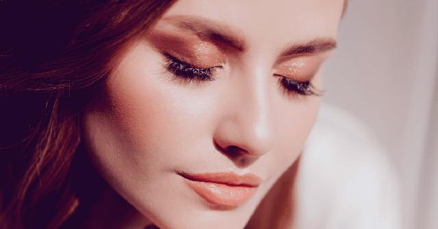 Schritt-für-Schritt Anleitung: So machst du deine Wimpernverlängerung selbst Schritt-für-Schritt Anleitung: So machst du deine Wimpernverlängerung selbst