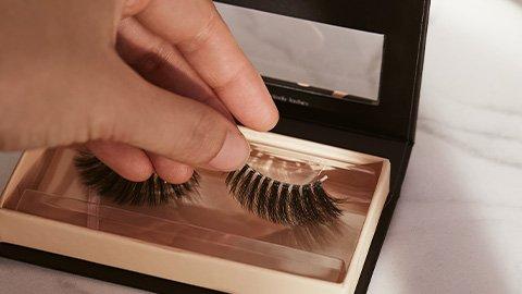 Wimpern selber verlängern: Welche Möglichkeiten gibt es und wie geht man vor? Wimpern selber verlängern: Welche Möglichkeiten gibt es und wie geht man vor?