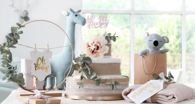 Perfektes Geschenk zur Baby Shower Party: Eine selbstgebastelte Windeltorte Perfektes Geschenk zur Baby Shower Party: Eine selbstgebastelte Windeltorte