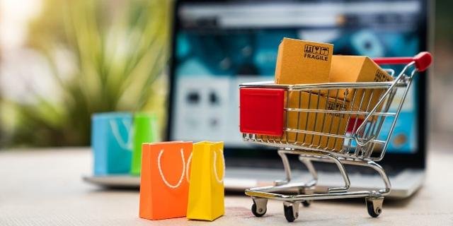 Angebote, Rabatte und mehr: Der Winterschlussverkauf lockt mit attraktiven Deals!