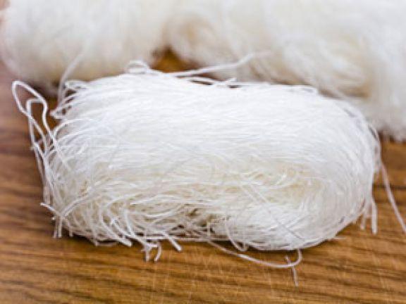 Die Zusammensetzung von Glasnudeln: Was steckt drin? Die Zusammensetzung von Glasnudeln: Was steckt drin?