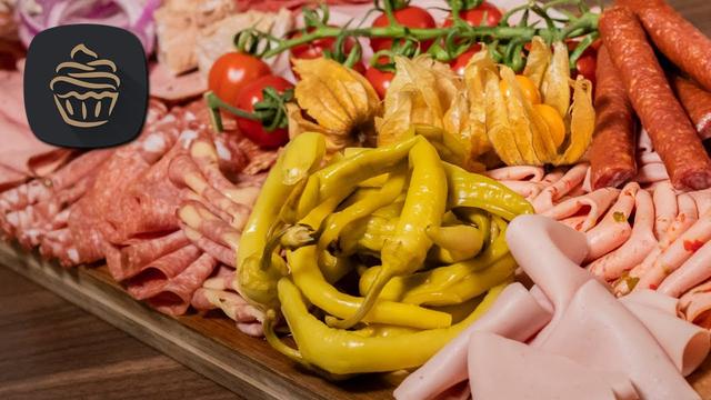 Perfekte Wurstplatten selber machen: Lerne die Kunst des Anrichtens Perfekte Wurstplatten selber machen: Lerne die Kunst des Anrichtens