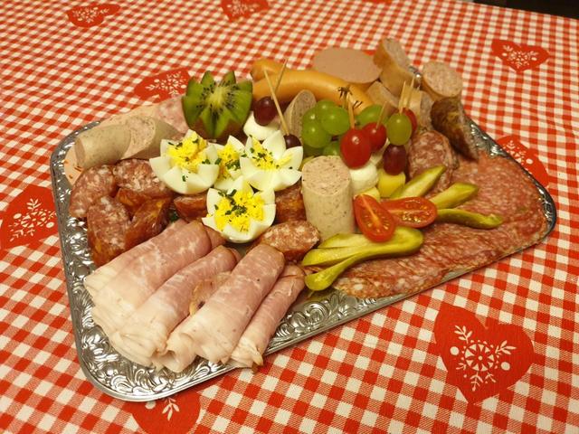 Wurstplatten legen für Anfänger: Mit diesen Tipps gelingt es dir sicher Wurstplatten legen für Anfänger: Mit diesen Tipps gelingt es dir sicher